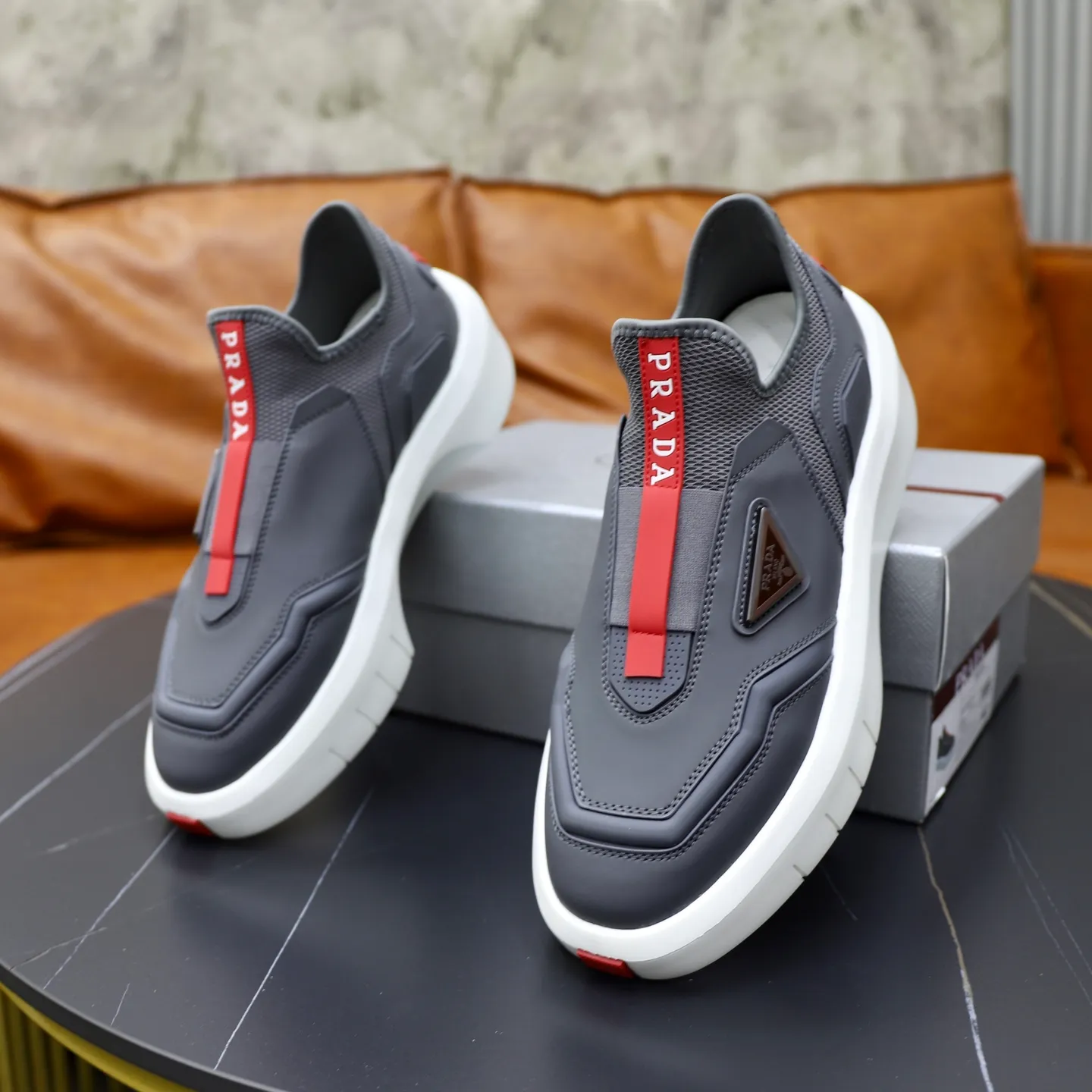 Men's shoes: 620💰🙅‍♂️🙅‍♂️🙅‍♂️ Brand: PRADA Standard code: 38–44 (45 can be customized) Level: Same as the official website Material: Original cowhide fabric Comfortable sheepskin lining Lightweight wear-resistant outsole Style category: Men's fashionable casual shoes and boots Running sneakers Distinguished luxury brand elements Top luxury Color: actual picture color